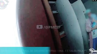 Marroquina que não fala português usa sinal de socorro internacional e é salva por PM em SP