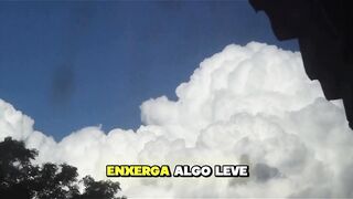 A NUVEM QUE PESA CENTENAS DE TONELADAS