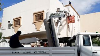 Working in city /manlift