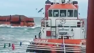Cuaca buruk di perairan laut jawa