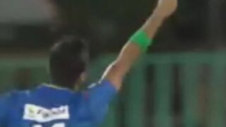 Shah Nawaz Dhani bowling