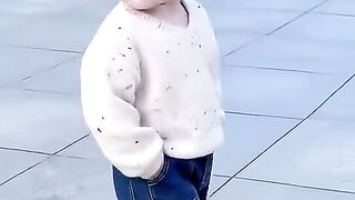趁這會廣場上沒人，我偷偷給姨姨們跳