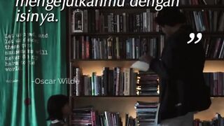 Manusia itu seperti buku. Sebagian menipumu dengan sampulnya, sebagian lagi mengejutkanmu dengan isinya." — Oscar Wilde