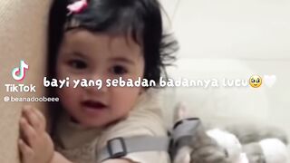 Bayi gemas comel