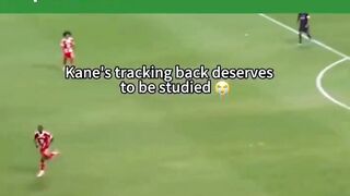 Harry Kane dikenal sebagai salah satu striker paling rajin turun ke belakang