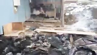 Сибиряки сожгли бытовку гастарбайтеров с мигрантами внутри