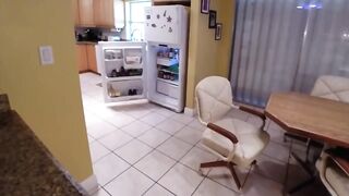 Эта собака голодной не останется