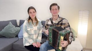 Цыган Ян.  Паша и Маша зажгли под гармонь по полной. Поднимаем настроение.