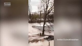 Наводнение и оползни в Канаде. Город ушел под воду за пару часов
