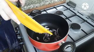 Making chicken rice with frozen seekh kabab