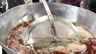 Famous Cafe Laziz Kay Laziz Khanay | Mutton Chanp Karahi |  Katakat | Steam Roast | Foodstreets | Burns Road | Karachi