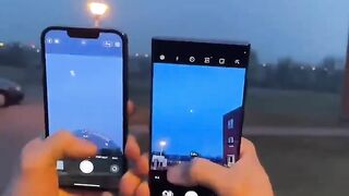 Zoom w iPhone vs Galaxy