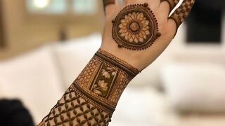 Top trending mehndi desgin 2023