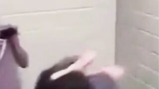 Girls group fighting ????