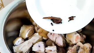 Cooking pie in restaurant style