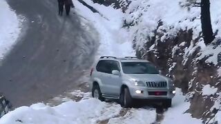 Hicking, snowfall,winter pajero
