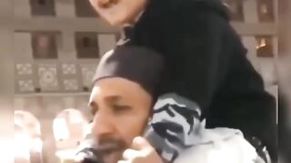 Sarfaraz Ahmed reciting Naat-e-Rasool (S.A.W) in Haram Shareef along with his son ♥️