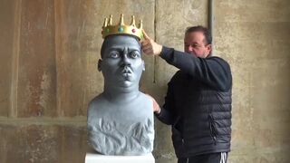 Удивительная скульптура из бумаги