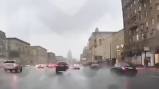 Момент аварии на Кутузовском с блогером Саидом Губденским