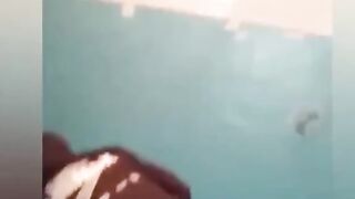 Двое сверхразумов из Омска за бабки портили чужое имущество.