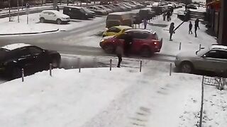 Три школьника угодили под машину в Петрозаводске.