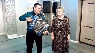 Однажды морем я плыла. Поют под гармонь Иван Гранков и Антонина Сергеевна-85 лет.