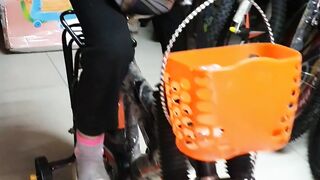 Cycle race - Cycle stunt - Huzaifa vs Zayna
