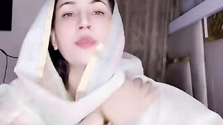 Allah hum ko azmata hai