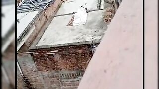 Larka larki parkry gai chat pe