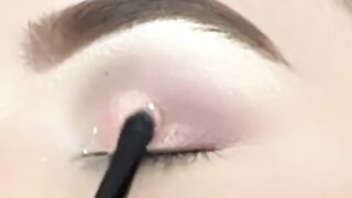 Soft eye makeup looks