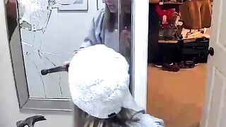 She Scared ...HHAHAHHAHAHAH