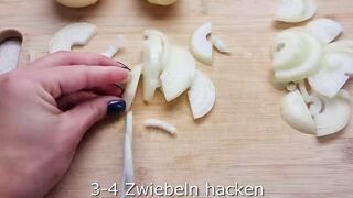 Положить мясо на лук, за 10 минут получится вкусный ужин