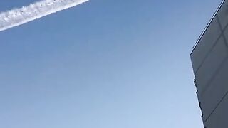 Опять свой коронавирус с неба сбрасывают.