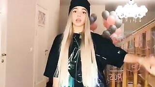 ВАЛЯ КАРНАВАЛ ВЫЛОЖИЛА НОВЫЙ ТИКТОК   tik tok   TIKTOK   karna.val  941 тик ток (2)