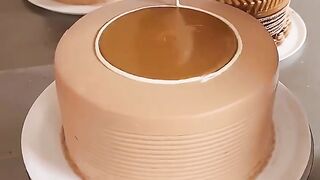 Decoración de torta de chocolate fácil y rápido para principiantes.
