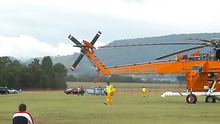Sikorsky-Erickson Air Crane - 'Incredible Hulk' - Start up & Take Off
