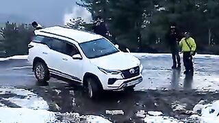 Fortuner in Snow ????️❄️ Foll ????????