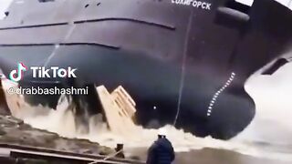 Ship ???? goes in sea ???? video trending video please ???? subscribe