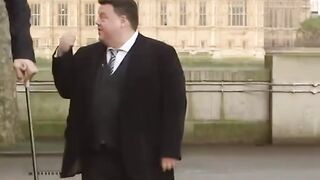World tallest man Vs World's shortest man !