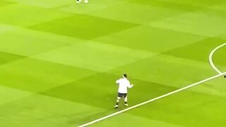 Messi left leg control!