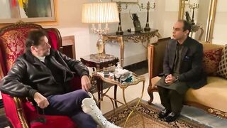 عمران خان نے قاسم علی شاہ کو ٹکٹ دینے کا وعدہ کر دیا۔ں