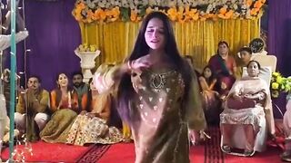 Pakistani Girl Viral Dance