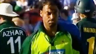Shoaib Akhter bowling