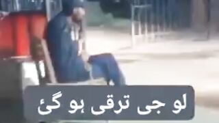 Lo g taraqi hogai