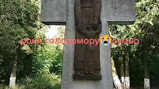 пам"ятник до дня пам"яті голодомору 32-33 років