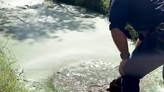 Feeds the aligator.