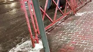 «ты что творишь?» таксист заявил, что ему «плевать, кого бить».