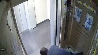 Агрессора же задержали полицейские.