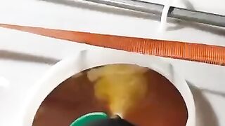 Один из финнов не растерялся и сразу же заправил себе ТОННУ БЕНЗИНА.