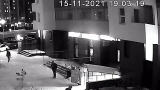 Брала животных по объявлению и убивала их у себя дома.